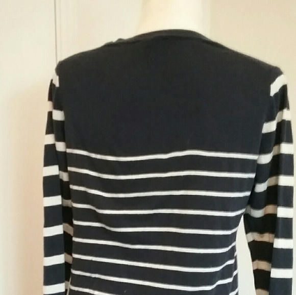 Cute gap sweater. - Picture 2 of 2